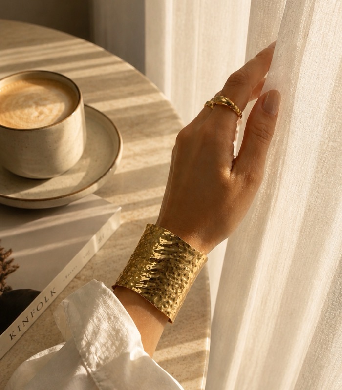 Luna Hammered Gold Kelepçe